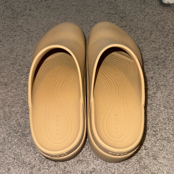 Women’s Croc platform clog - Picture 2 of 4